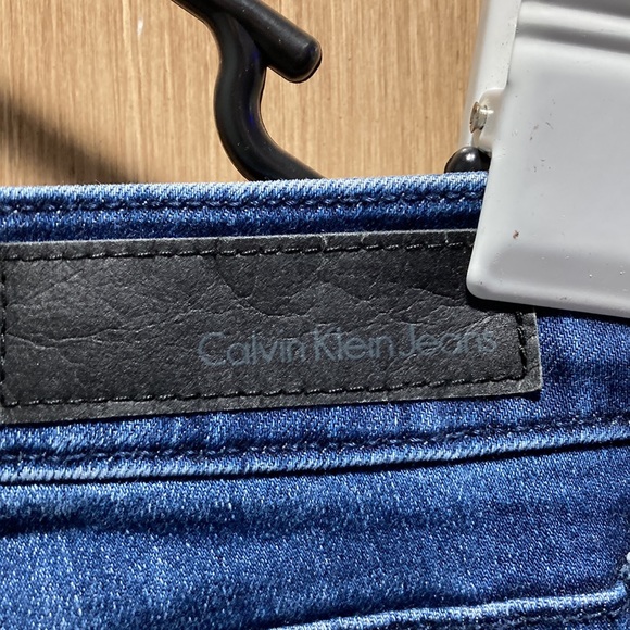 Woman’s Calvin Klein Jeans Size 2x32 Straight - Picture 7 of 7